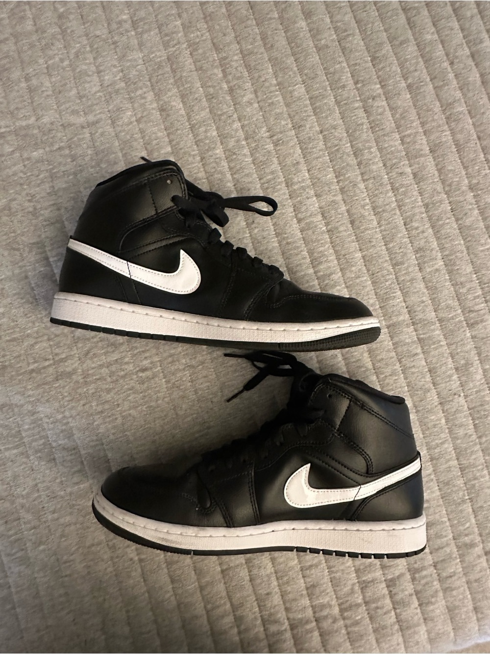 Nike Women’s Black/White Mid-Top Sneakers Jordan 1